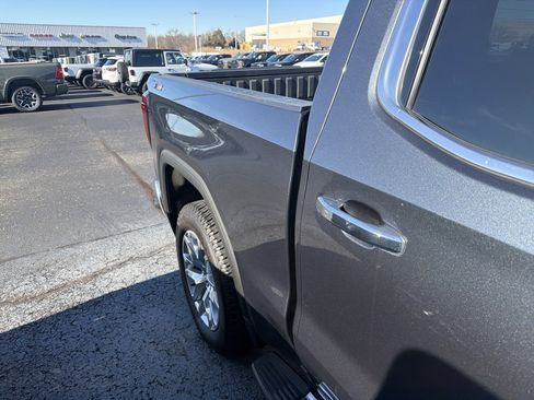 Used 2022 GMC Sierra 1500 SLT w/ SLT Premium Package image 4