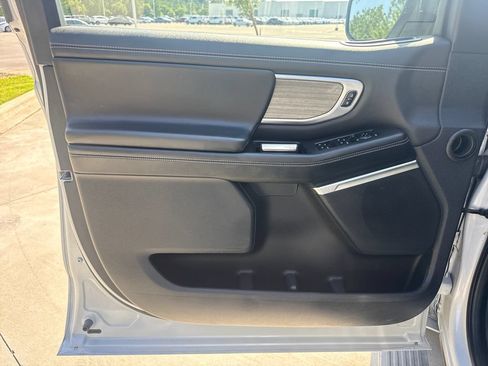 Used 2025 Ford Expedition Platinum AWD/4WD image 13