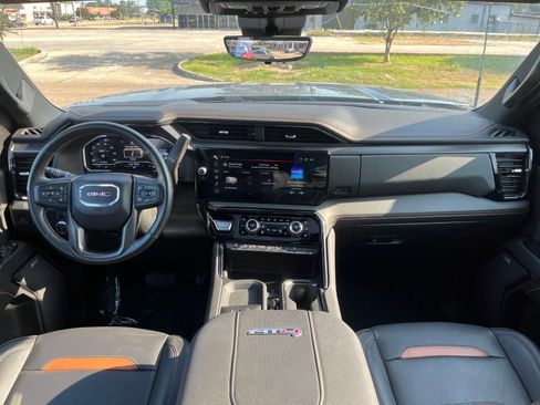 Used 2024 GMC Sierra 2500 AT4 w/ AT4 Premium Plus Package AWD/4WD image 9
