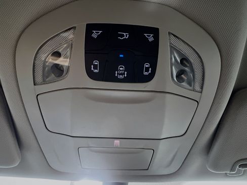 Used 2024 Chrysler Pacifica Touring-L image 22