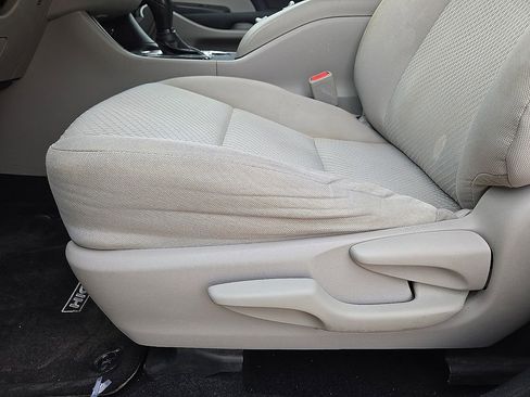 Used 2019 Toyota Highlander LE FWD image 22
