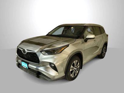 Used 2022 Toyota Highlander XLE