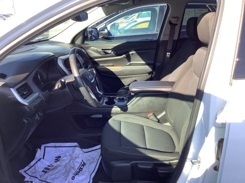 Used 2023 GMC Acadia SLE image 6