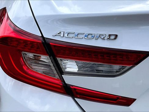 Used 2022 Honda Accord Touring image 9