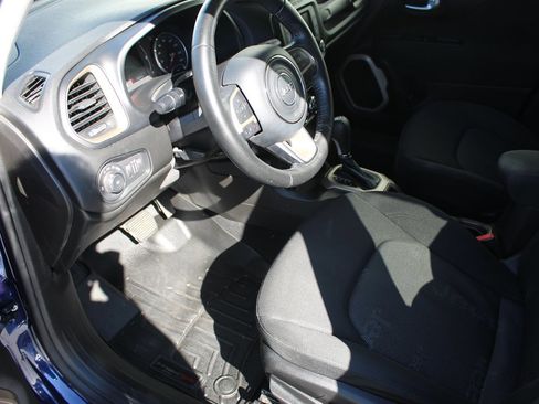 Used 2017 Jeep Renegade Latitude image 6