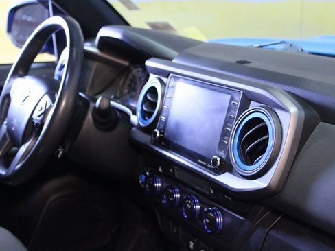 Used 2021 Toyota Tacoma TRD Sport image 10