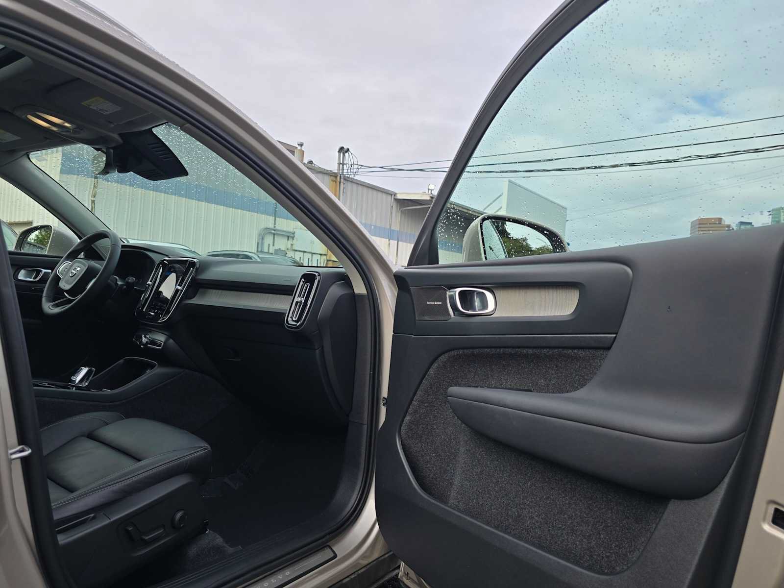 Certified 2024 Volvo XC40 B5 Plus w/ Protection Package Premier AWD/4WD image 12