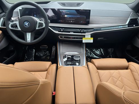 Used 2026 BMW X5 xDrive50e w/ M Sport Package AWD/4WD image 8
