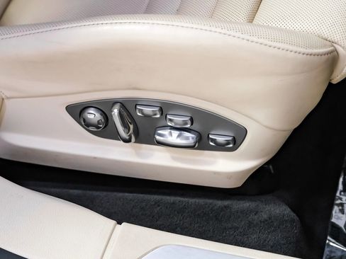 Used 2016 Porsche Panamera Turbo image 33