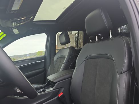 New 2026 Jeep Grand Cherokee Altitude AWD/4WD image 12
