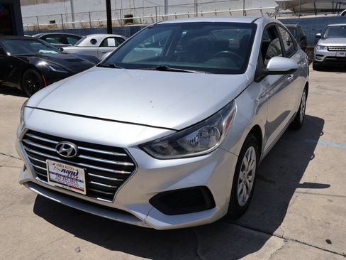Used 2020 Hyundai Accent SE FWD image 3