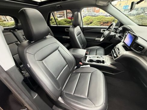 Used 2024 Ford Explorer XLT w/ Equipment Group 202A image 44