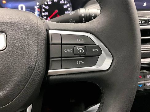 Used 2026 Jeep Compass Latitude AWD/4WD image 25