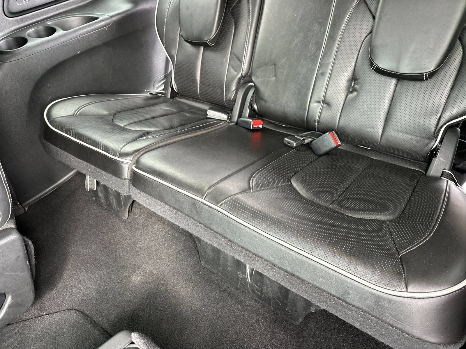 Used 2025 Chrysler Pacifica Limited FWD image 14