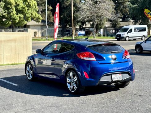 Used 2017 Hyundai Veloster Value Edition image 5