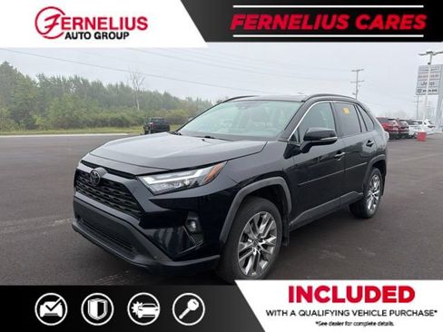 Used 2022 Toyota RAV4 XLE Premium AWD/4WD image 6
