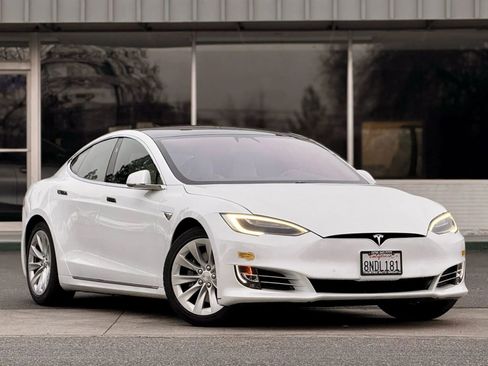 Used 2020 Tesla Model S Long Range image 2