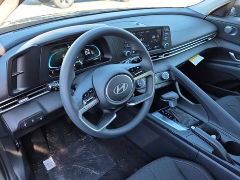 New 2026 Hyundai Elantra SE FWD image 11
