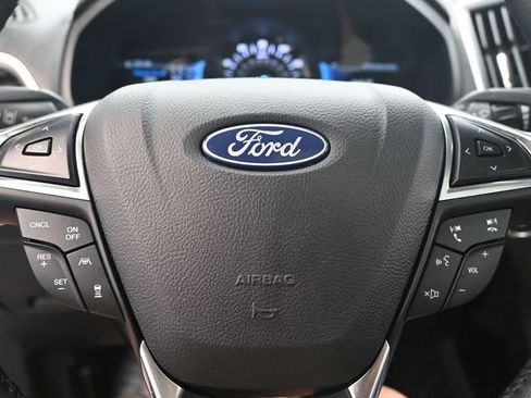 Used 2022 Ford Edge Titanium AWD/4WD image 10