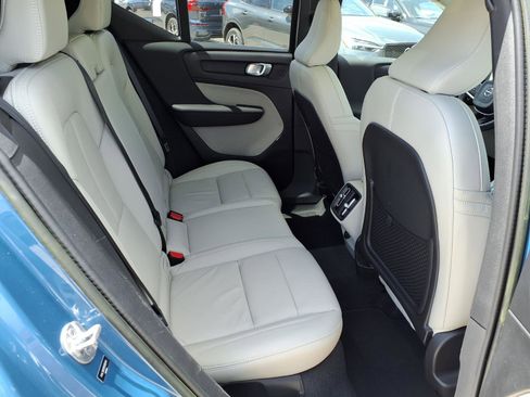 Certified 2023 Volvo XC40 B5 Plus AWD/4WD image 15