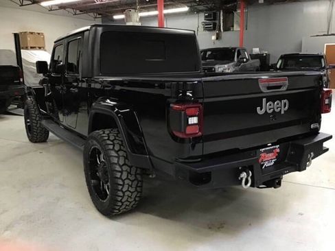 Used 2020 Jeep Gladiator Overland image 3