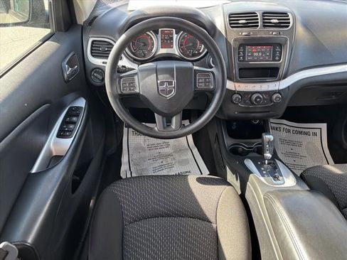 Used 2020 Dodge Journey SE w/ Blacktop Package FWD image 3