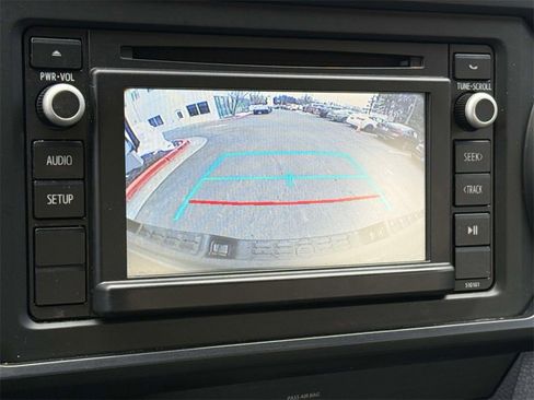 Used 2018 Toyota Tacoma SR w/ SR Convenience Package image 7