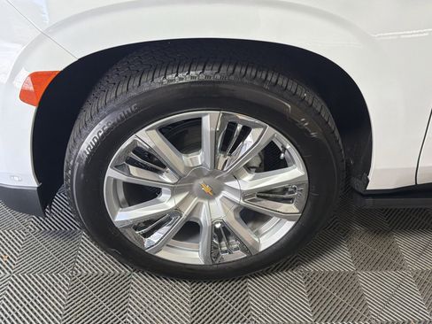 Used 2023 Chevrolet Suburban High Country w/ Advanced Technology Package image 12