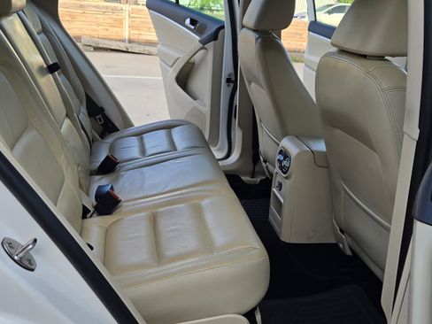 Used 2013 Volkswagen Tiguan SEL FWD image 20