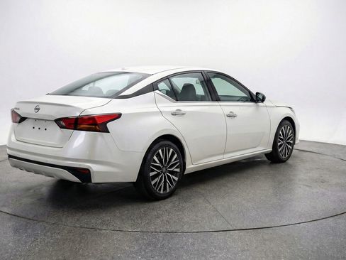 Used 2025 Nissan Altima 2.5 SV image 9