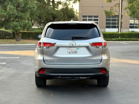 Used 2016 Toyota Highlander Plus FWD image 5