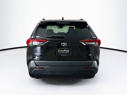 Used 2020 Toyota RAV4 LE image 7