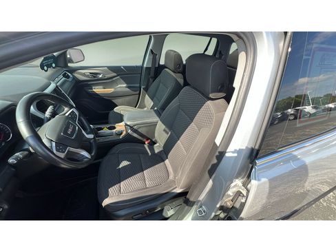 Certified 2019 GMC Acadia SLE w/ GMC Pro Grade Package AWD/4WD image 24
