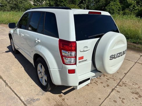 Used 2010 Suzuki Grand Vitara Limited RWD image 3