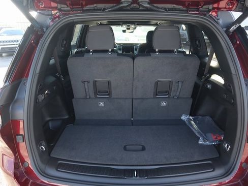 New 2025 Jeep Grand Cherokee L Laredo image 27