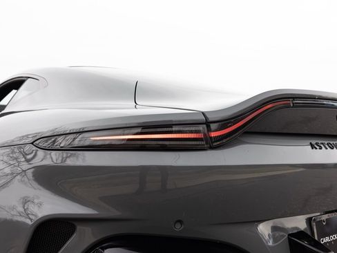 Used 2025 Aston Martin V8 Vantage Coupe image 46