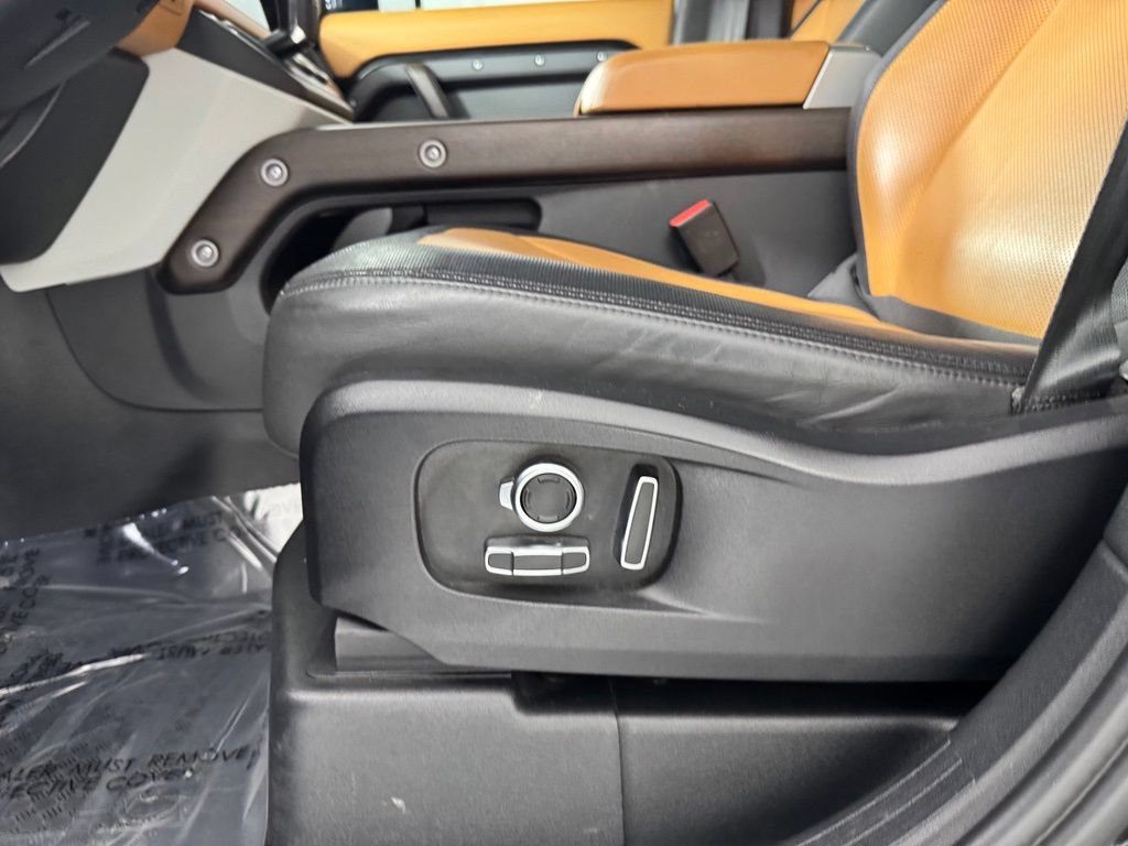 Used 2024 Land Rover Defender 130 X-Dynamic SE AWD/4WD image 16