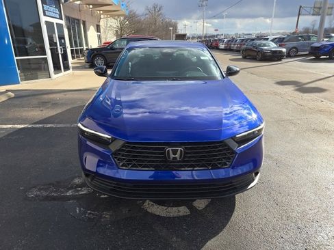 Used 2025 Honda Accord Sport image 2