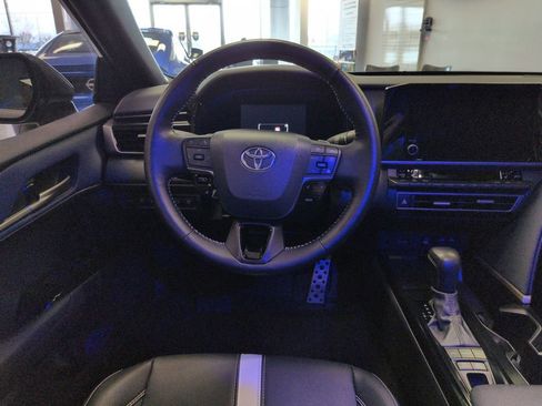 Used 2025 Toyota Camry SE w/ Convenience Package image 13