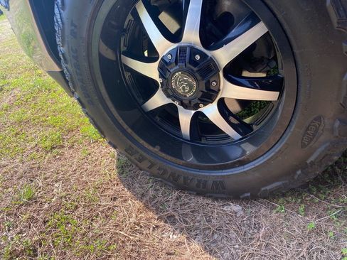 Used 2019 RAM 1500 Laramie w/ Off Road Group AWD/4WD image 5