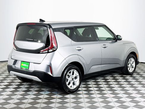 Used 2025 Kia Soul LX w/ LX Technology Package FWD image 10