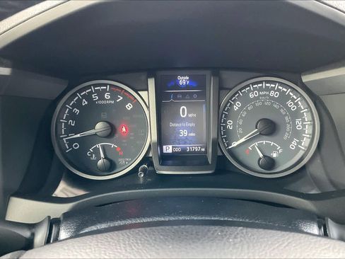 Used 2022 Toyota Tacoma TRD Off-Road image 26