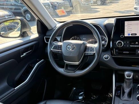 Used 2024 Toyota Highlander XLE image 62