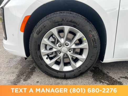 New 2027 Chrysler Pacifica Select AWD/4WD image 25
