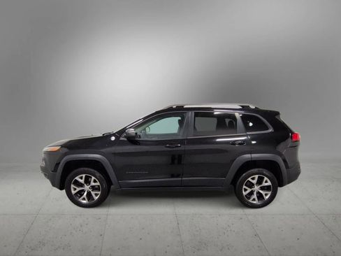 Used 2017 Jeep Cherokee Trailhawk image 5
