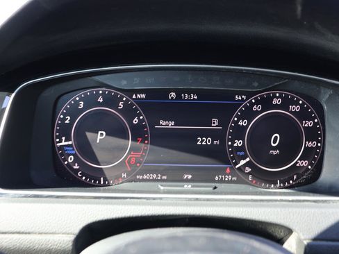 Used 2019 Volkswagen Golf 4-Door image 23