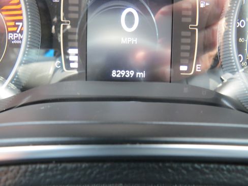 Used 2021 Jeep Cherokee Latitude FWD image 22