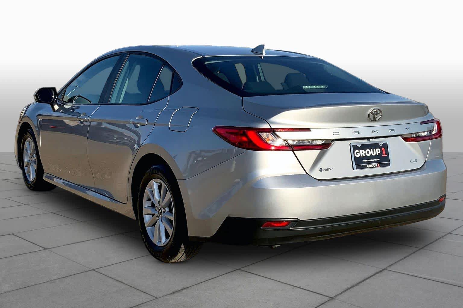 Used 2025 Toyota Camry LE FWD image 12