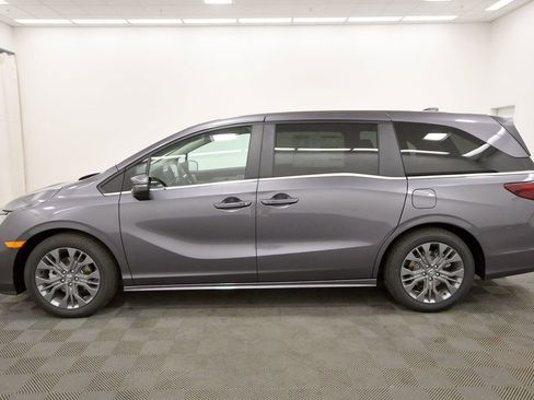 New 2026 Honda Odyssey Touring image 4