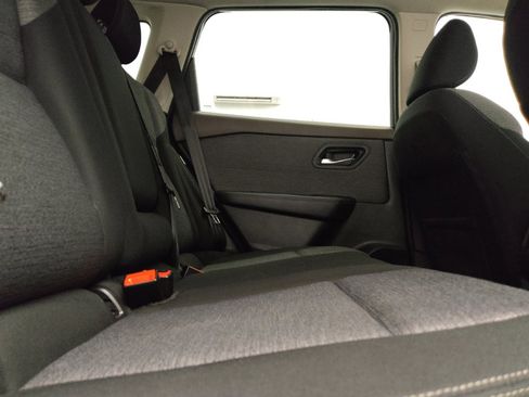 Used 2022 Nissan Rogue SV FWD image 19